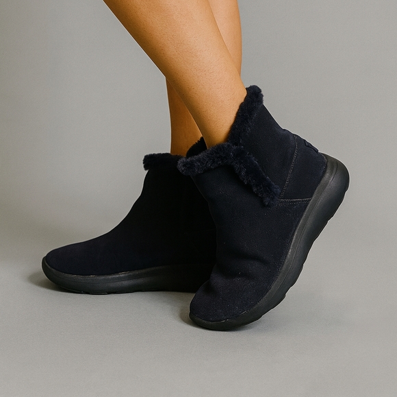 Skechers Goga Max Women’s 7.5 Navy Suede Faux Fur Ankle Boots Winter Comfort Y2K - Picture 1 of 8